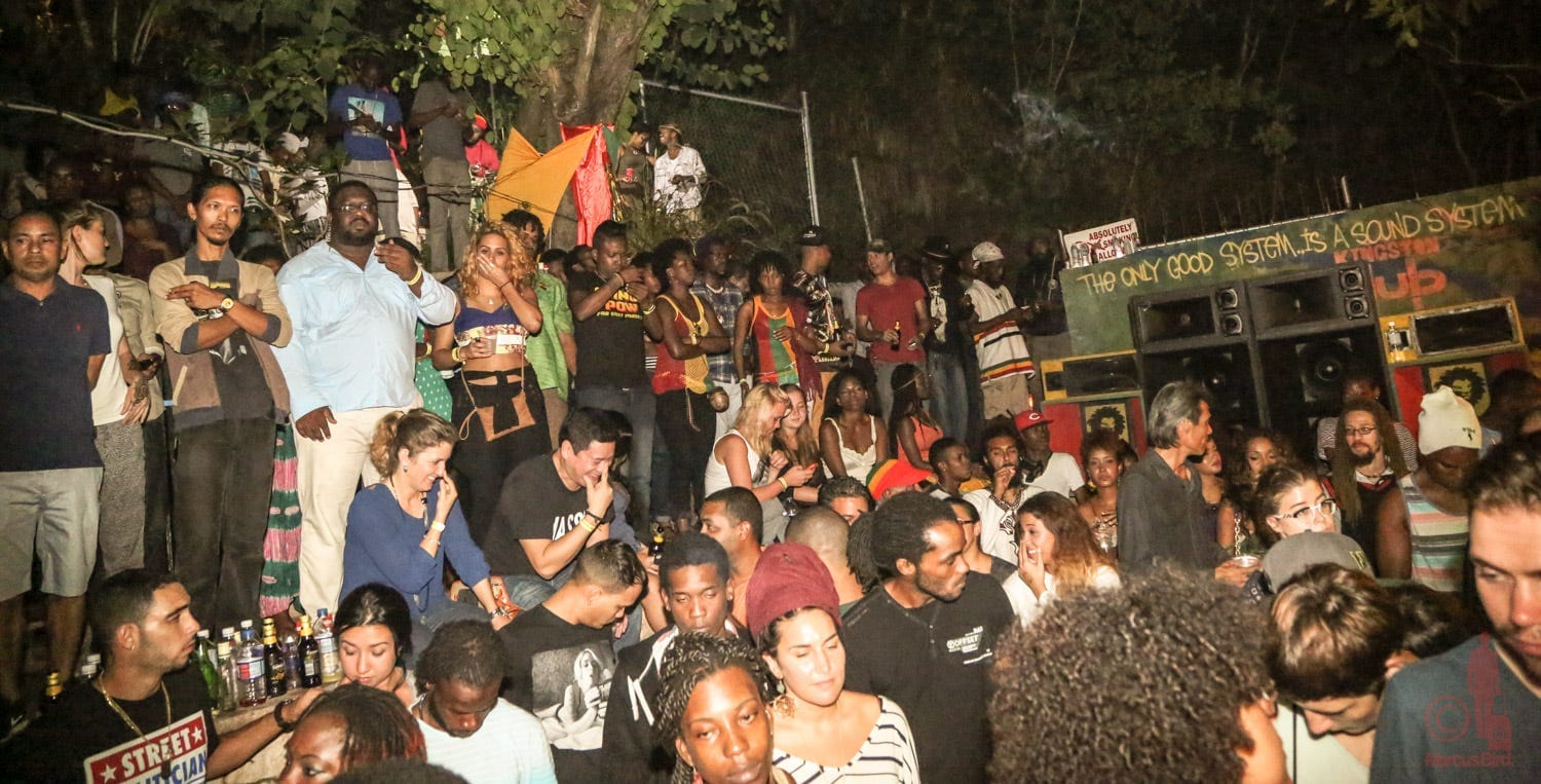 На улицах Кингстона, Ямайка 