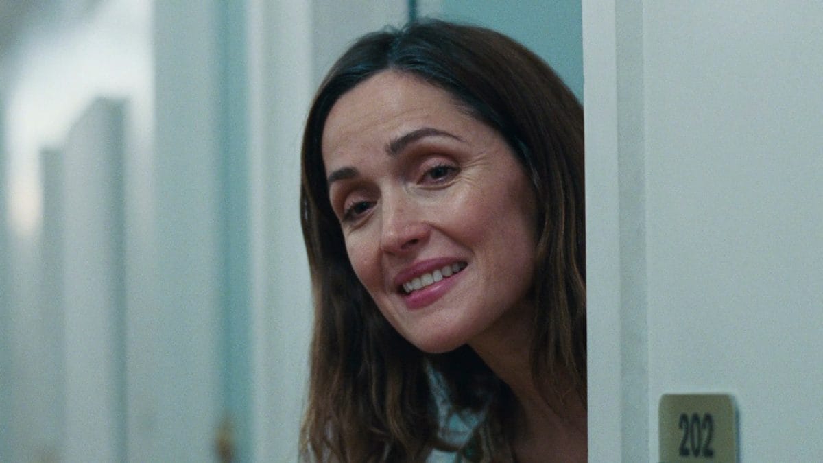 Роуз Бирн, «Я бы тебя пнула, если бы могла»