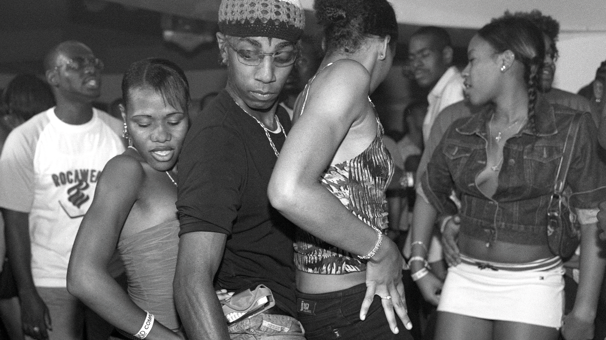 Дэнсхолл-вечеринка