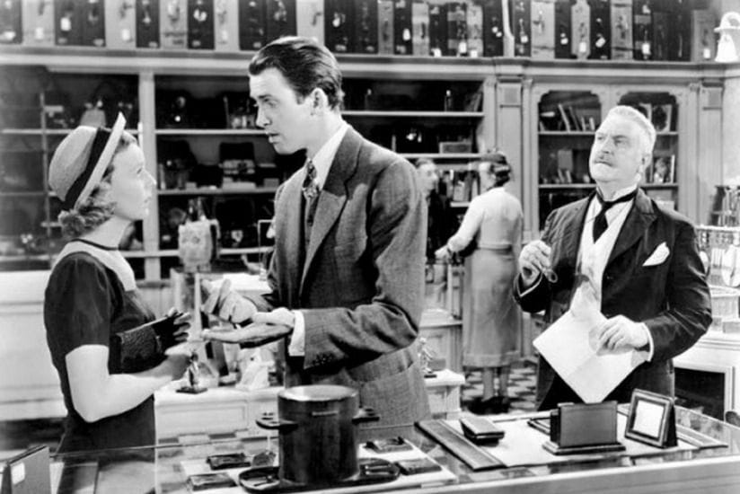 Кадр из фильма «Магазинчик за углом»