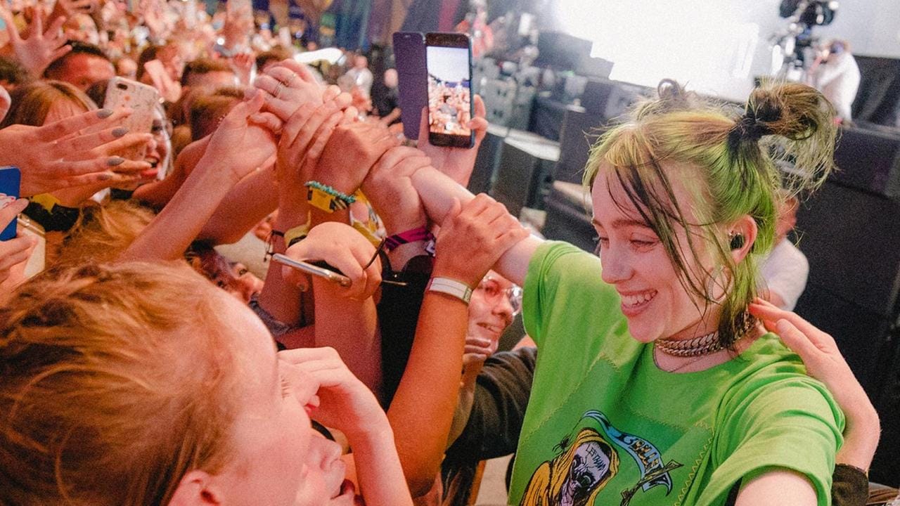 Билли Айлиш и фанаты