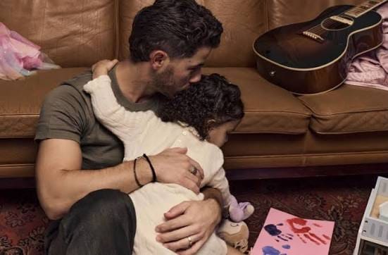 Nick Jonas с дочкой