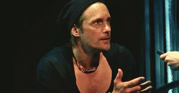 Александр Скарсгард в фильме «Момент»