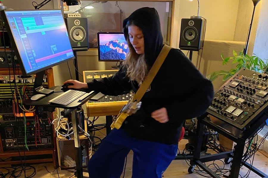 Girl in Red записывает трек