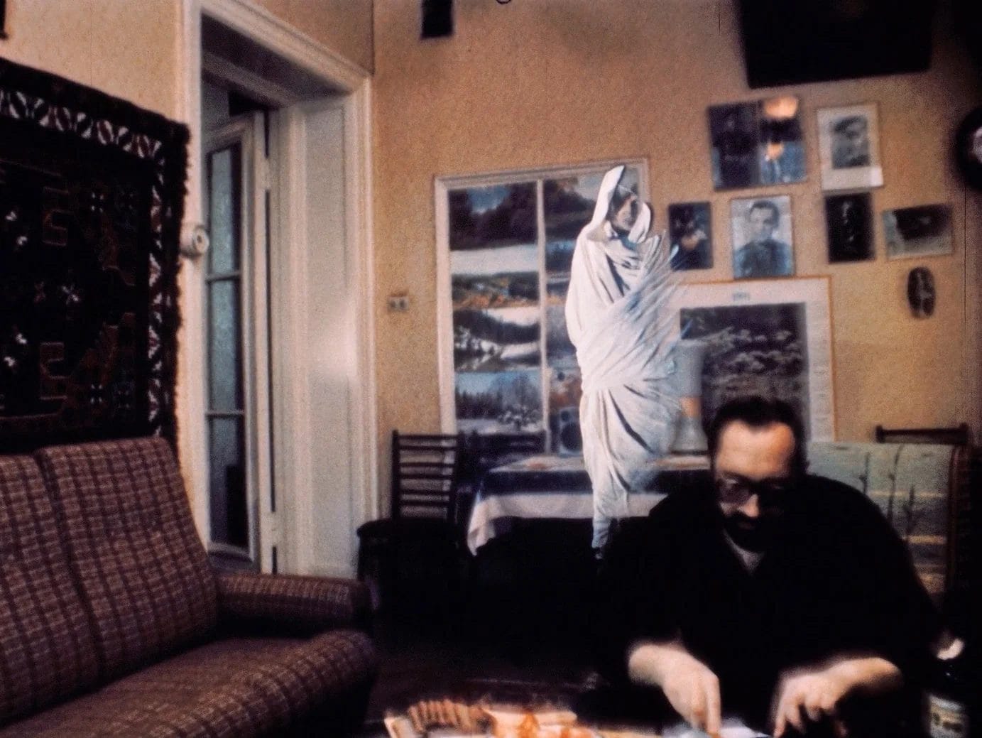 Кадр из фильма «Прикосновение»