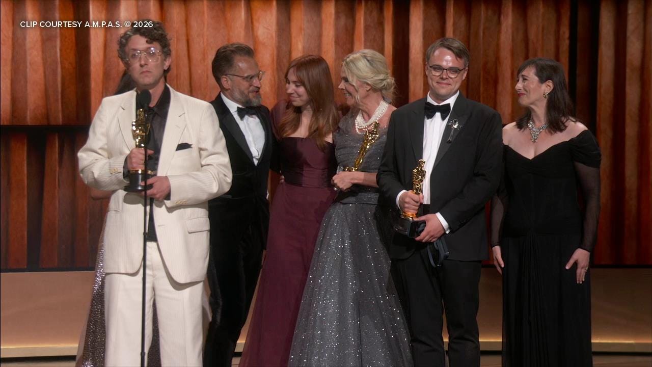Команда фильма получает «Оскар»
