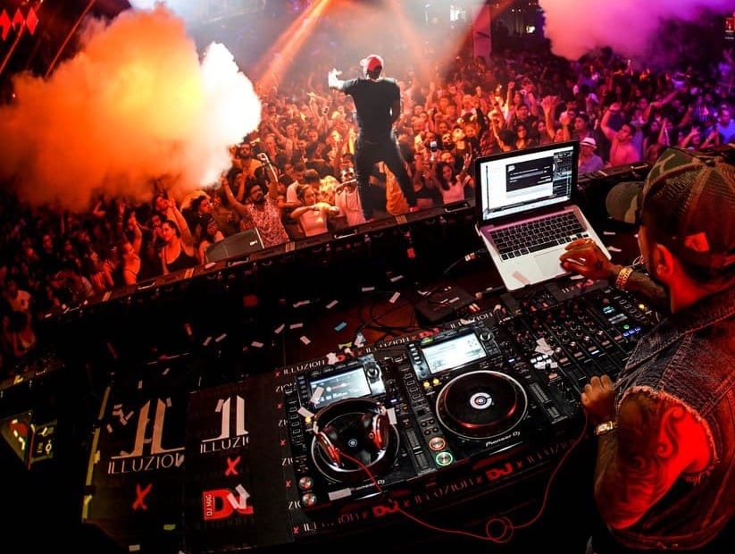 История Pioneer CDJ — от первых моделей до цифровой революции в диджеинге изображение записи