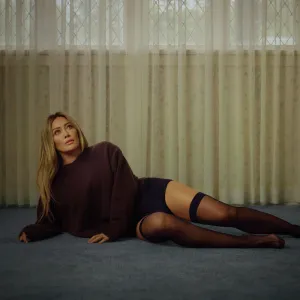 Обложка альбома Hilary Duff — «Luck… or Something»